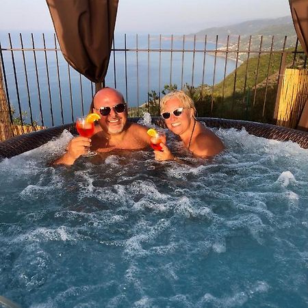 B&B Roomantic & Piscina Idromassaggio 切法卢 外观 照片