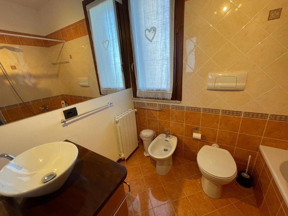 B&B Roomantic & Piscina Idromassaggio 切法卢 外观 照片